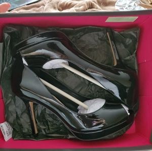 Vince Camuto VC-Coper Peep Toe Shoes